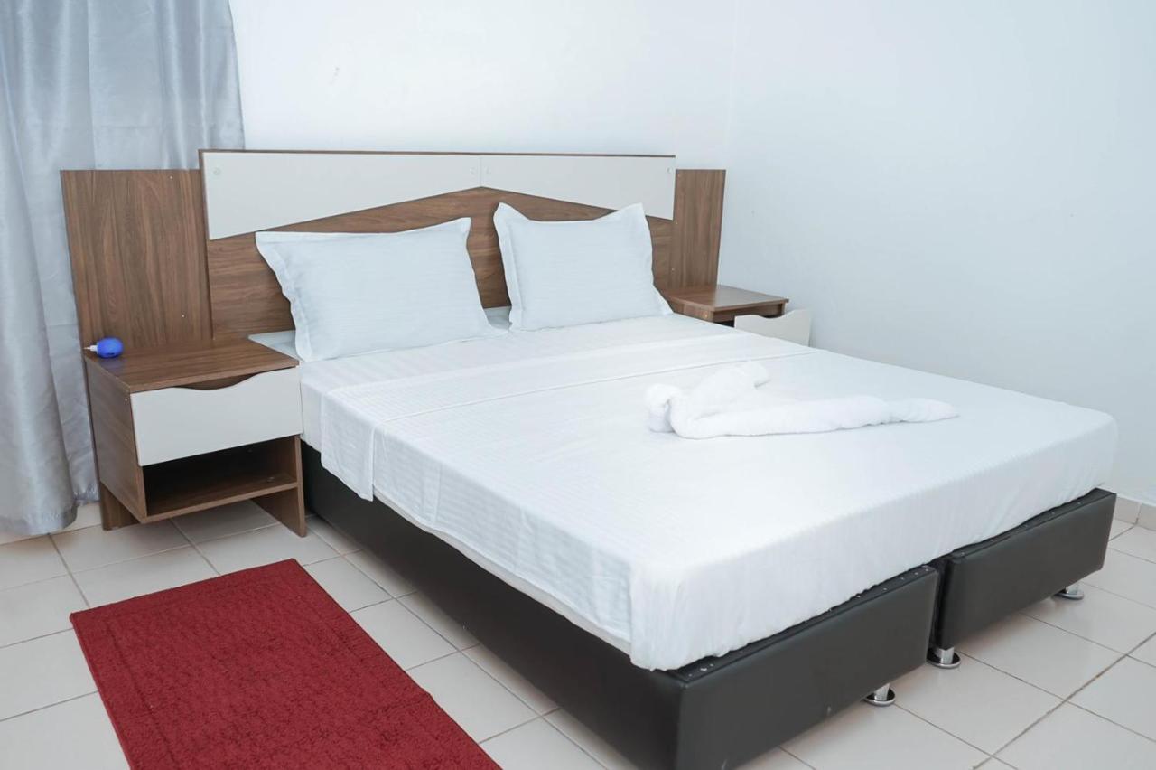 Les Residences De La Providence - Appart Hotel Яунде Экстерьер фото