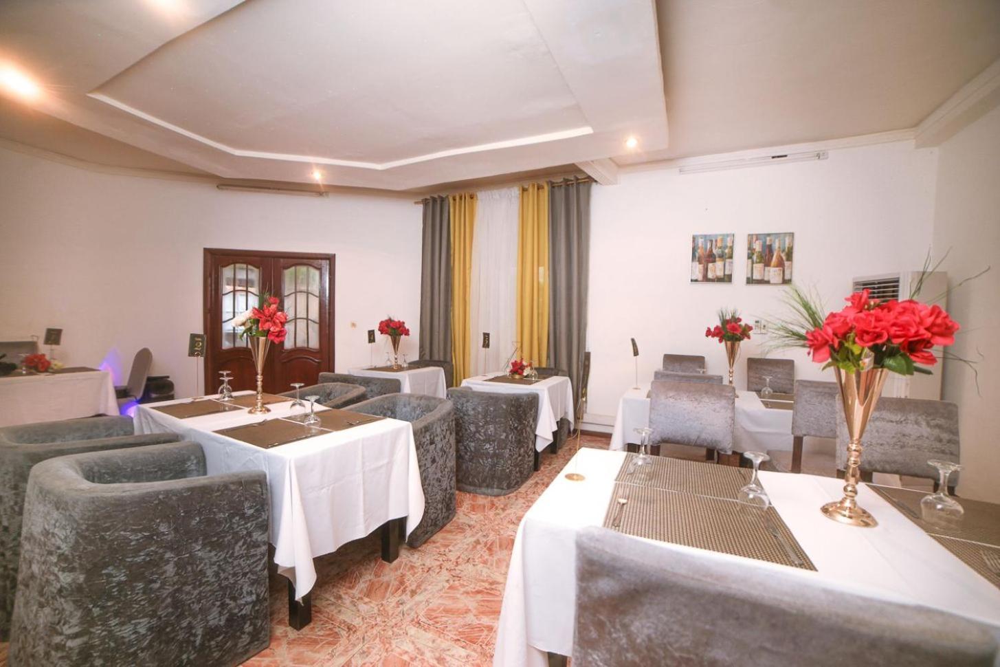 Les Residences De La Providence - Appart Hotel Яунде Экстерьер фото