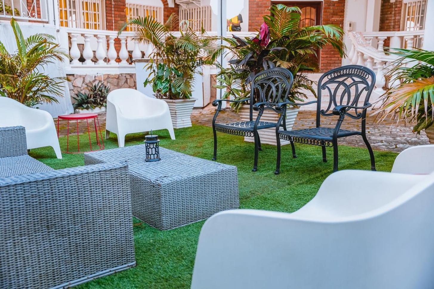 Les Residences De La Providence - Appart Hotel Яунде Экстерьер фото